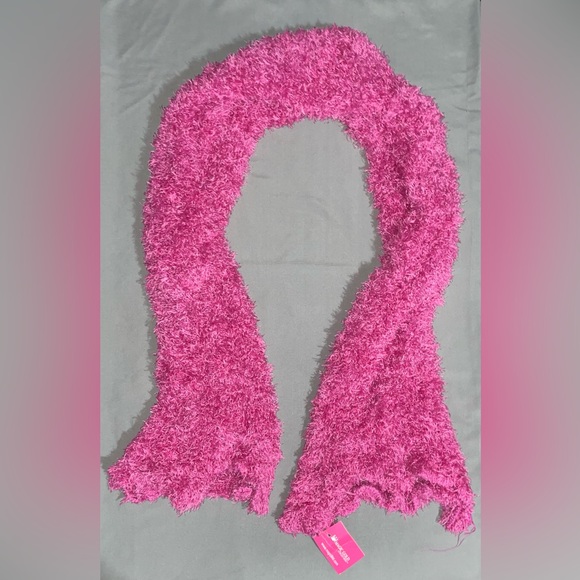 Shaggy Pink Scarf - Picture 5 of 5